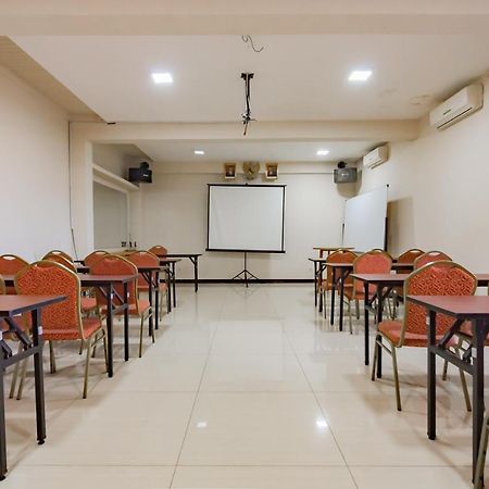 Готель Reddoorz Premium Near Bandung Station Екстер'єр фото
