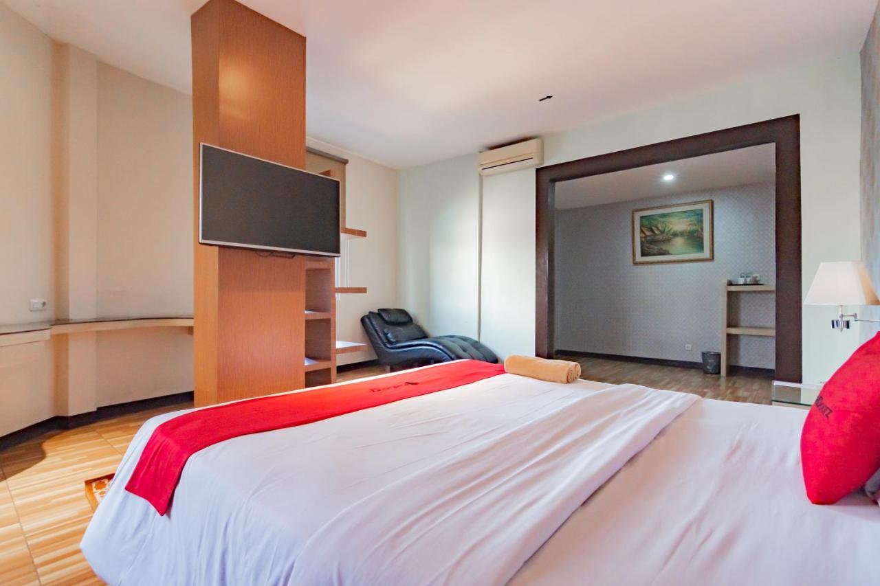 Готель Reddoorz Premium Near Bandung Station Екстер'єр фото