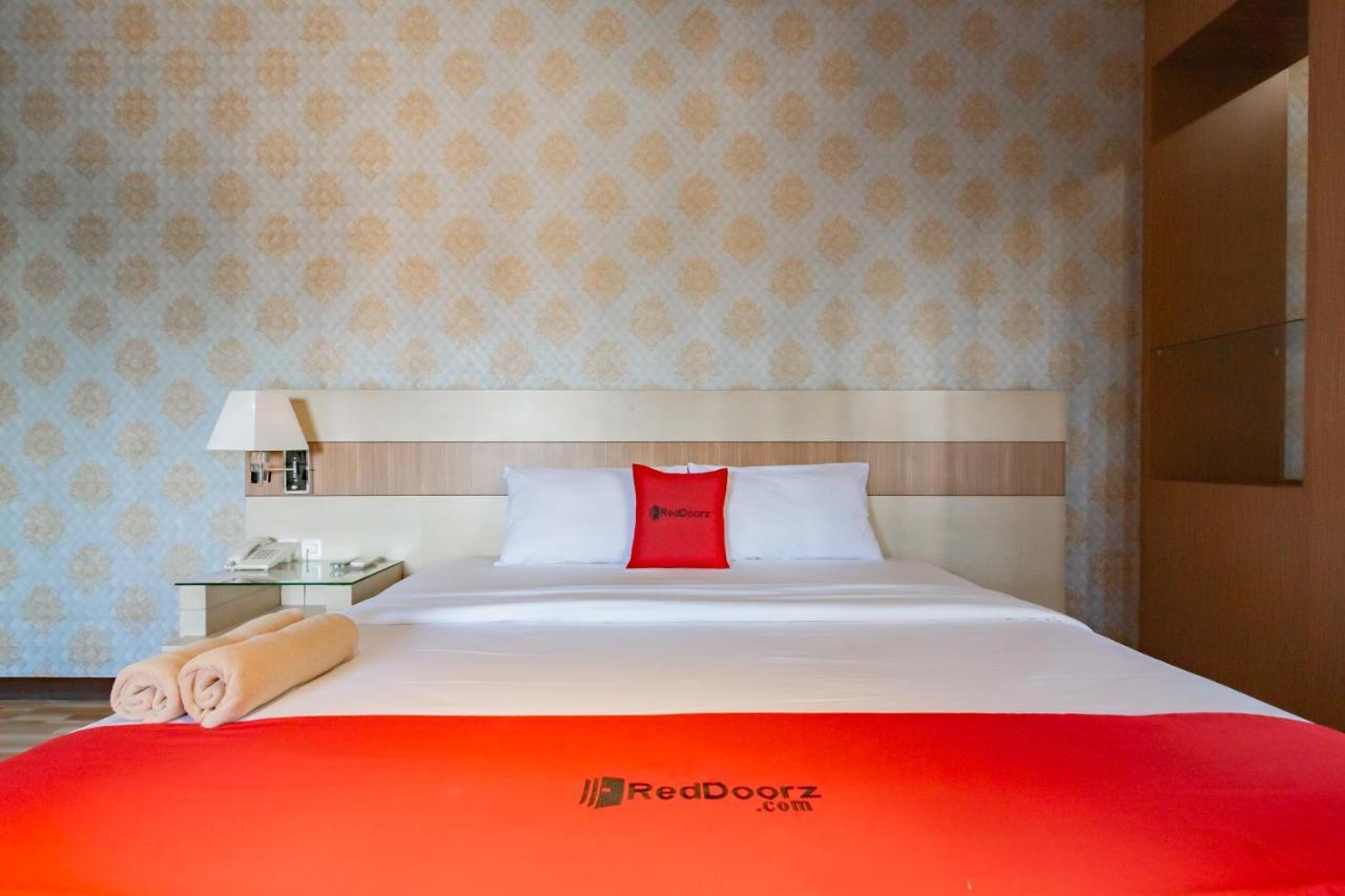 Готель Reddoorz Premium Near Bandung Station Екстер'єр фото