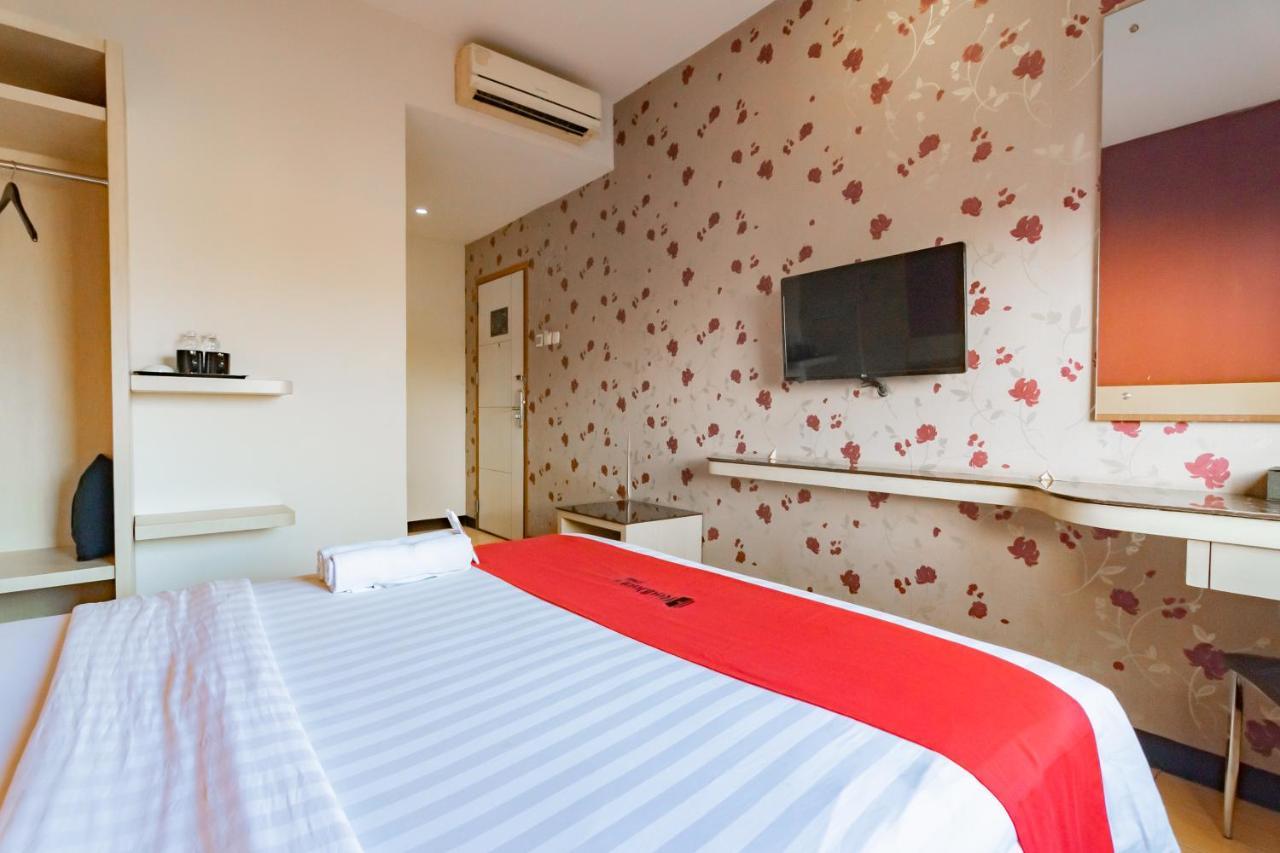 Готель Reddoorz Premium Near Bandung Station Екстер'єр фото