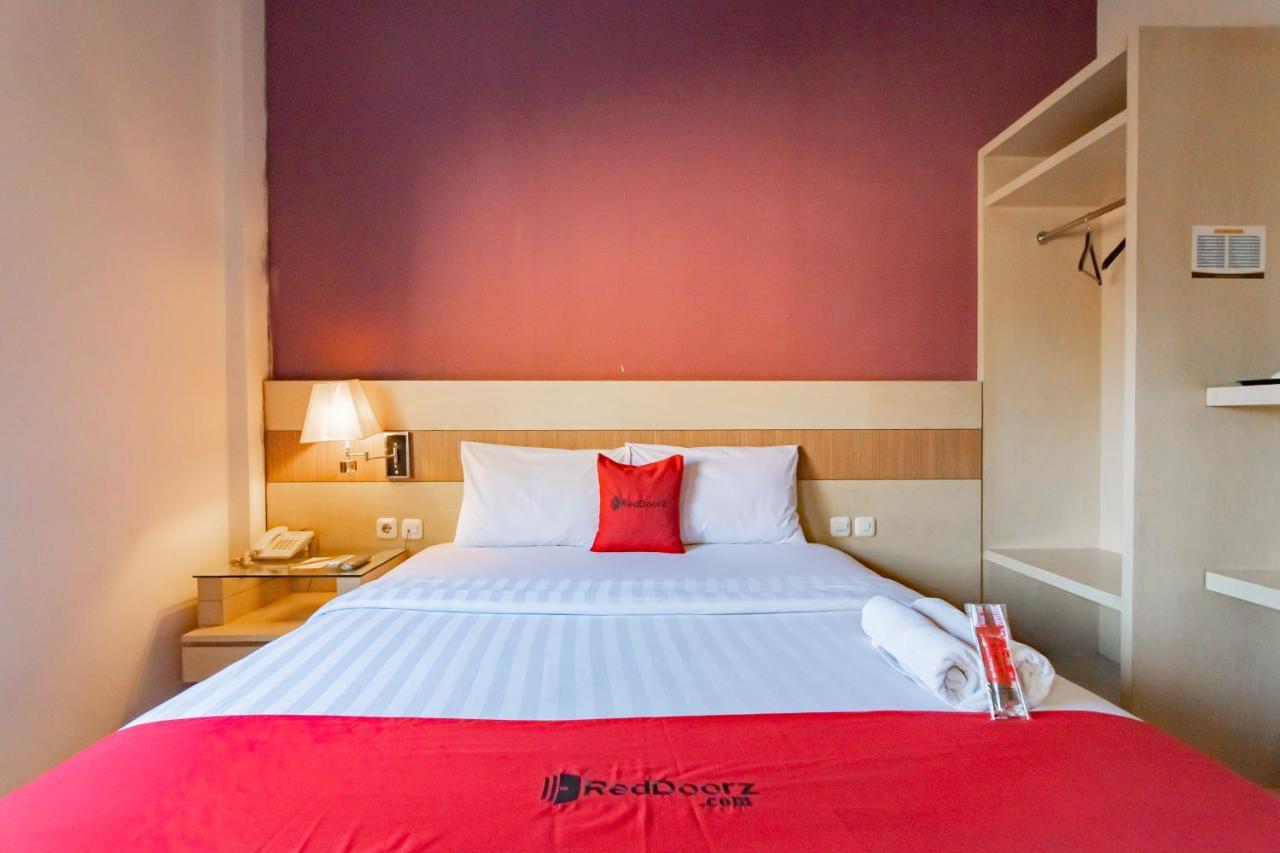 Готель Reddoorz Premium Near Bandung Station Екстер'єр фото