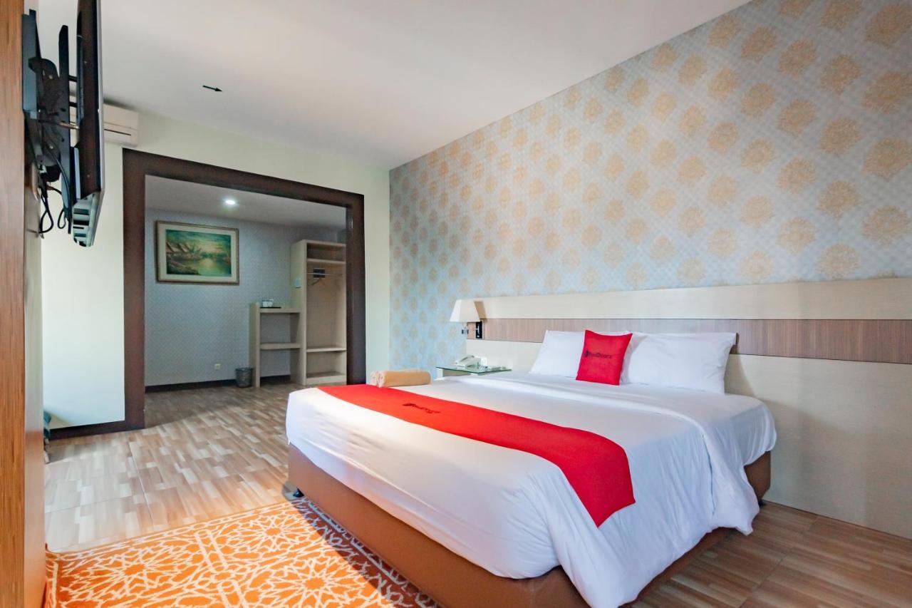 Готель Reddoorz Premium Near Bandung Station Екстер'єр фото