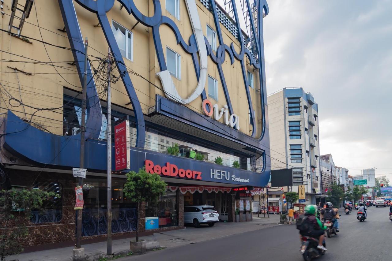 Готель Reddoorz Premium Near Bandung Station Екстер'єр фото
